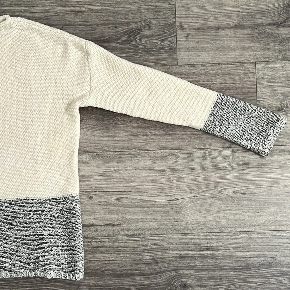 VINCE Wool Blend Sweater Size Small Relaxed Fit Neutral Silk Cashmere Minimalist